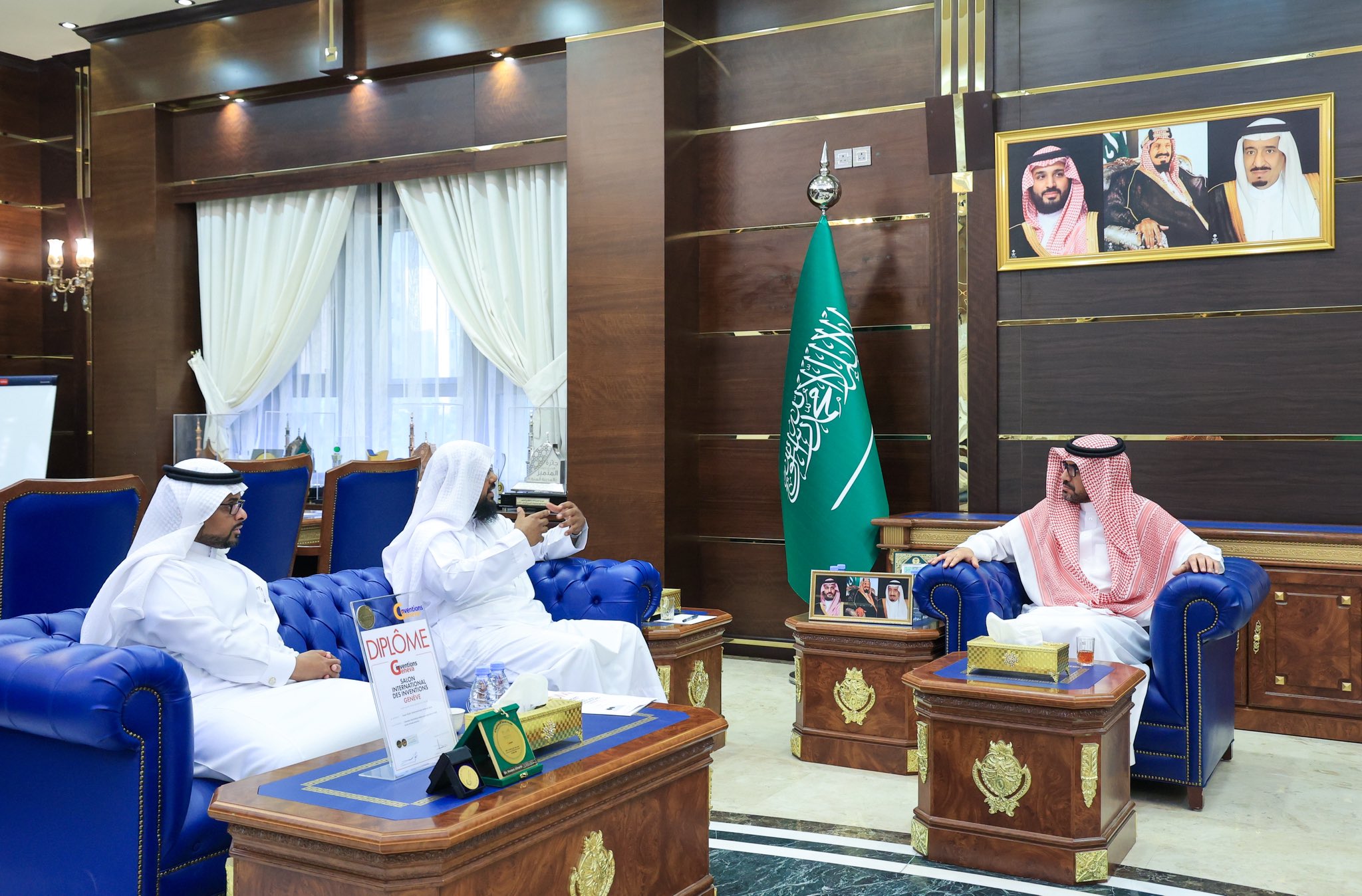 رئيس الجامعة الإسلامية يكرم الدكتورين المحمدي والحربي لفوزهما بميداليتين في معرض جنيف الدولي للاختراعات 2025